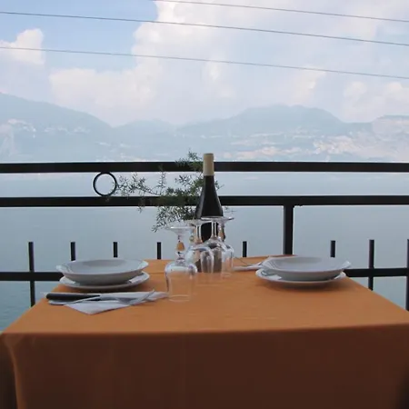 Oliva * Castelletto di Brenzone